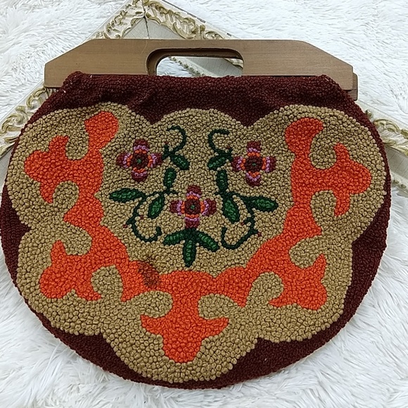 Vintage Handbags - Vintage 1970s Needwork Boho Carpet Handle Bag